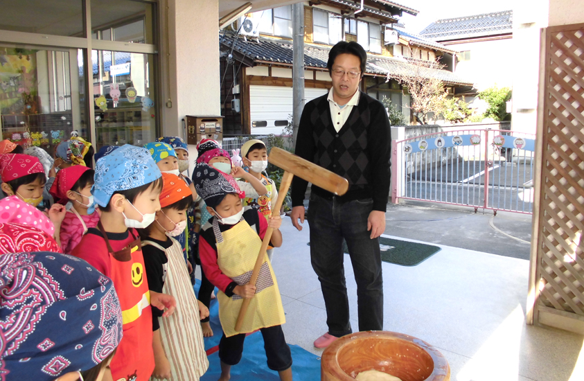 お餅つき