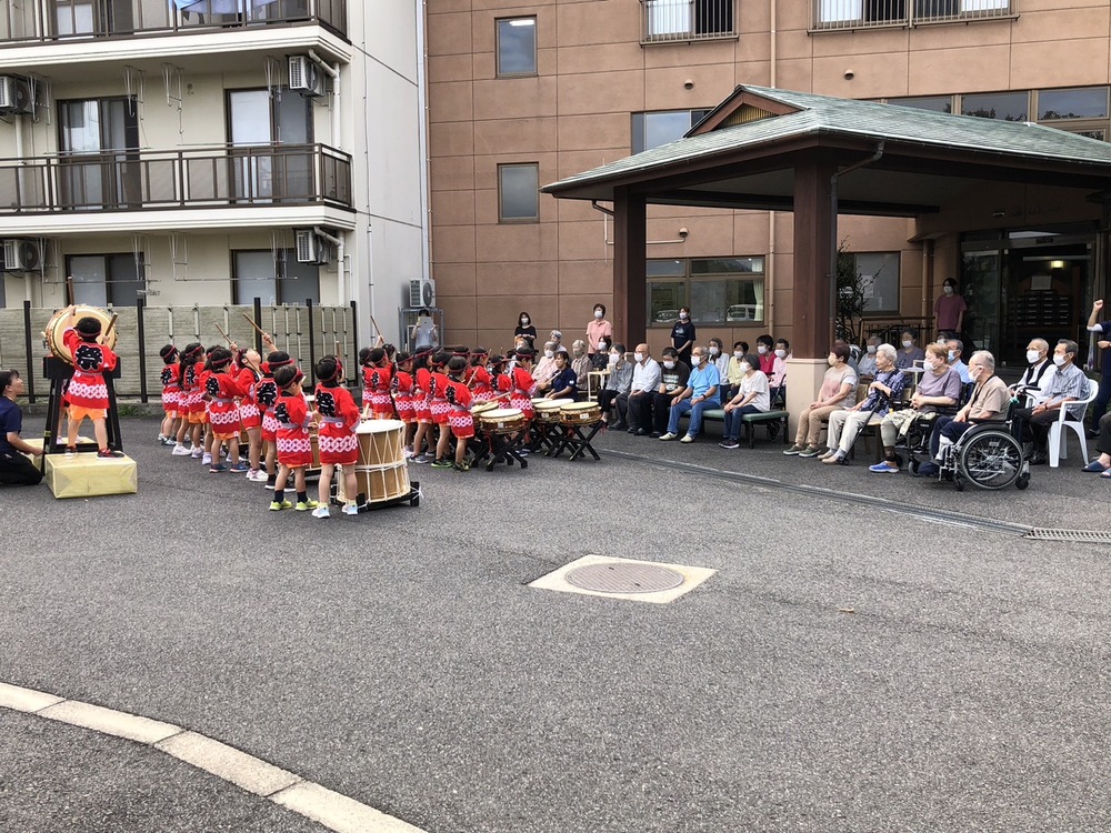 敬老祝賀会しらゆり太鼓２