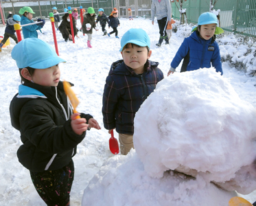 雪遊び